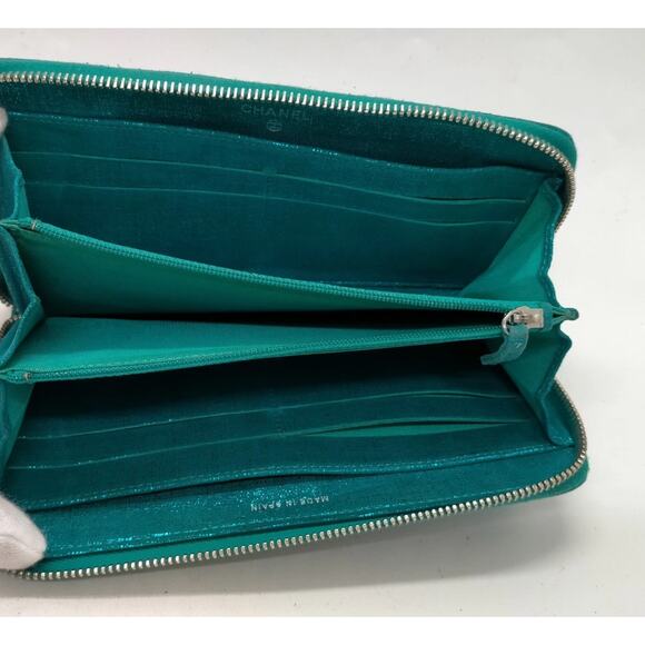 CHANEL METALLIC CALF SKIN BLUE WALLET EUC - Picture 4 of 9